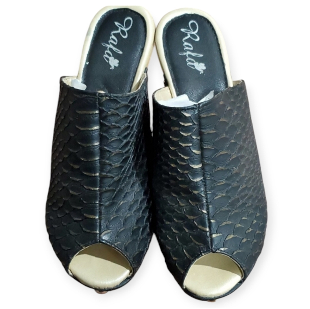 Black Faux Snake Slip on Clogs sz 5